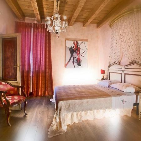 Antica Dimora Conti Custoza Bed & Breakfast Roverbella Room photo