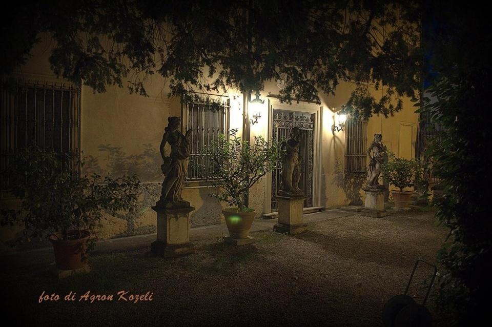 Antica Dimora Conti Custoza Bed & Breakfast Roverbella Exterior photo